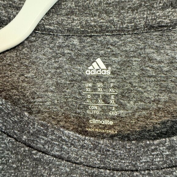 🏀 Adidas Chicago Basketball Long Sleeve Tee - Picture 2 of 3